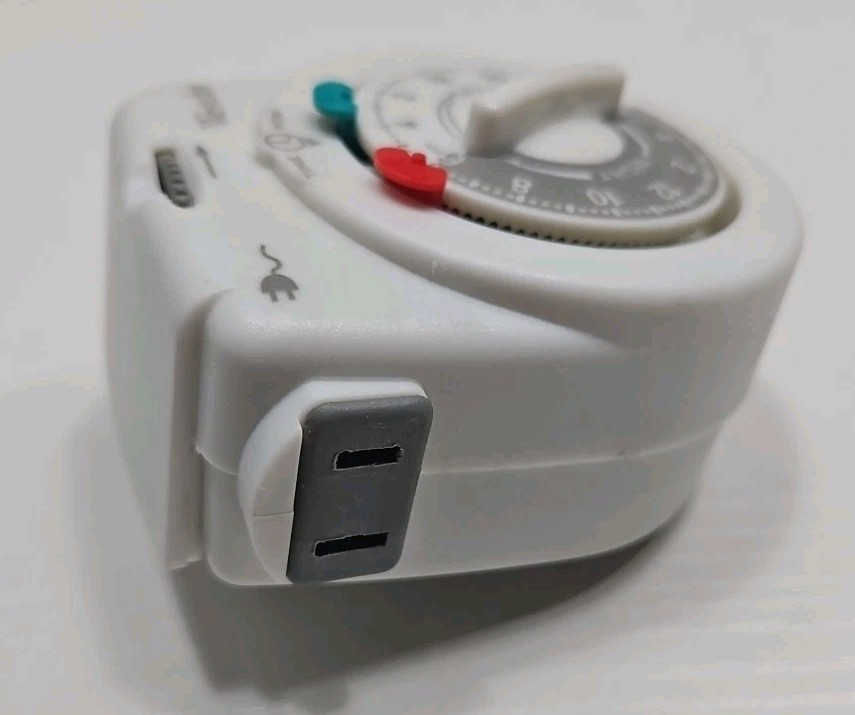 Westclox Model 12-850 Automatic Indoor Lights – Wall Timer – 1875 Watts 15 Amps