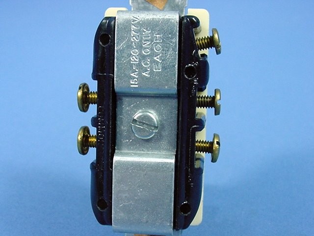 Leviton Ivory Decora SP/3-Way Double Switch Duplex Toggle 15A 5641-I Boxed