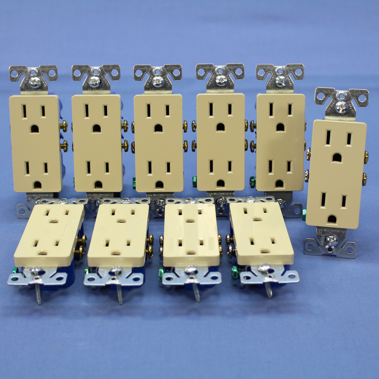 10 Cooper Ivory Decorator Receptacle Duplex Outlets NEMA 5-15R 15A 125V 1107V