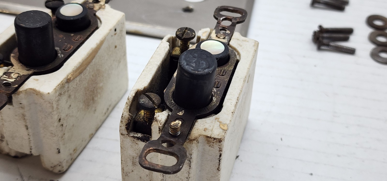 3 VINTAGE THE CUTTER COMPANY PUSH BUTTON LIGHT SWITCH GANG COVER ANTIQUE 1920’s