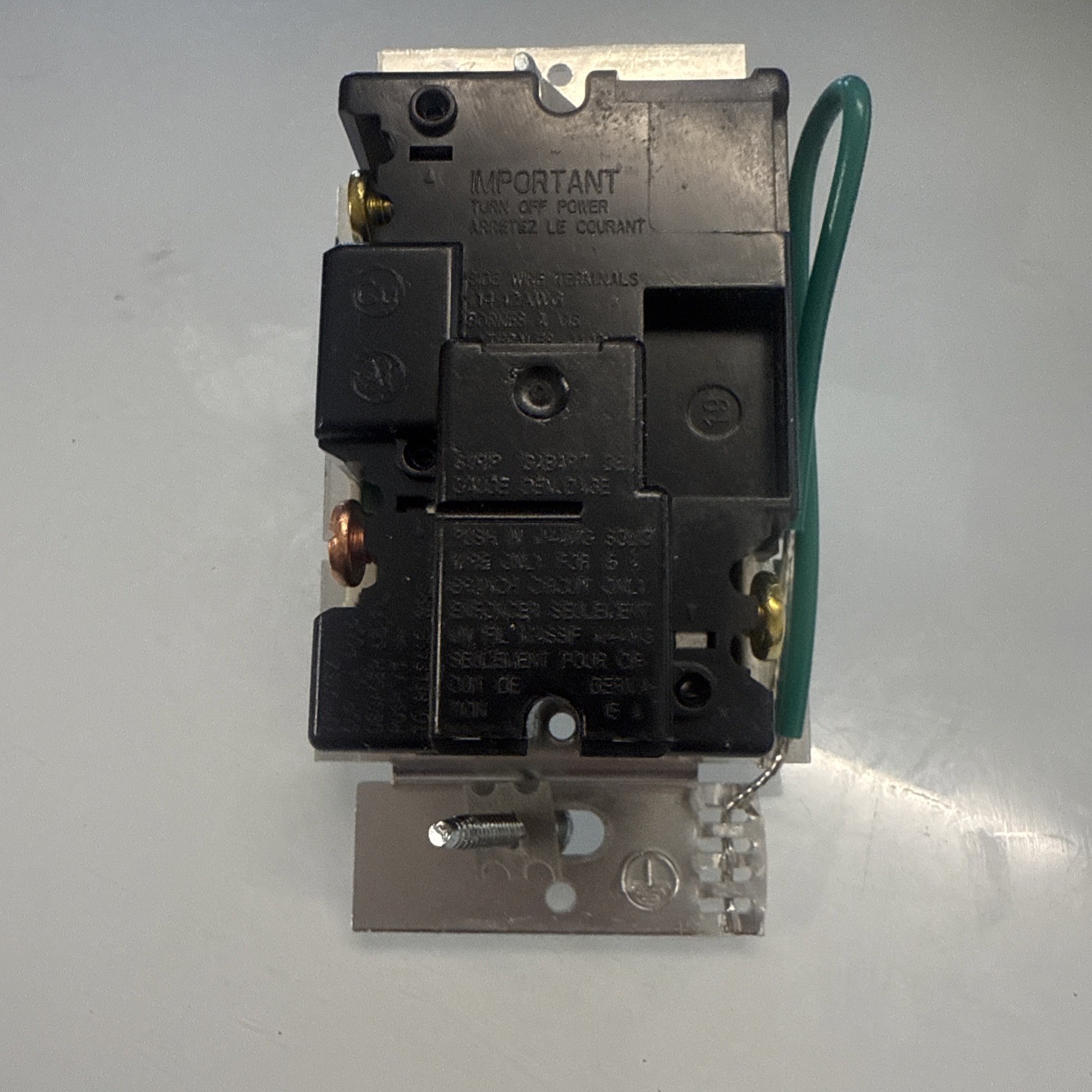 Lutron Ariadni LED+ Slide Dimmer Switch, Light Almond, 120V, 3-Way AYCL-153P-LA