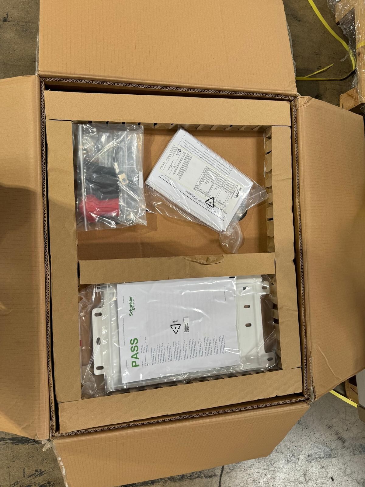 Premium Schneider Inverter Charger Conext XWPro 6.8KW 120/240VAC