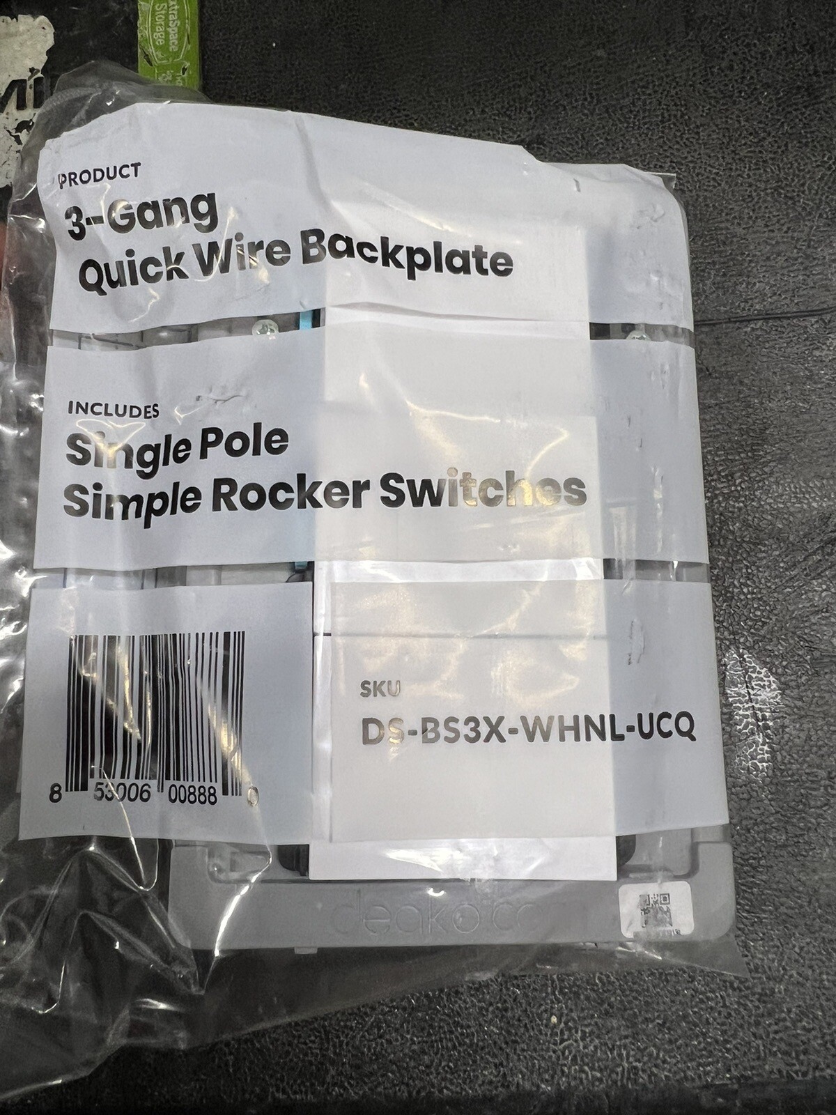 NEW Deako 3-Gang Backplate, Simple Rocker Switch, DS-BS3X-WHNL-UCQ