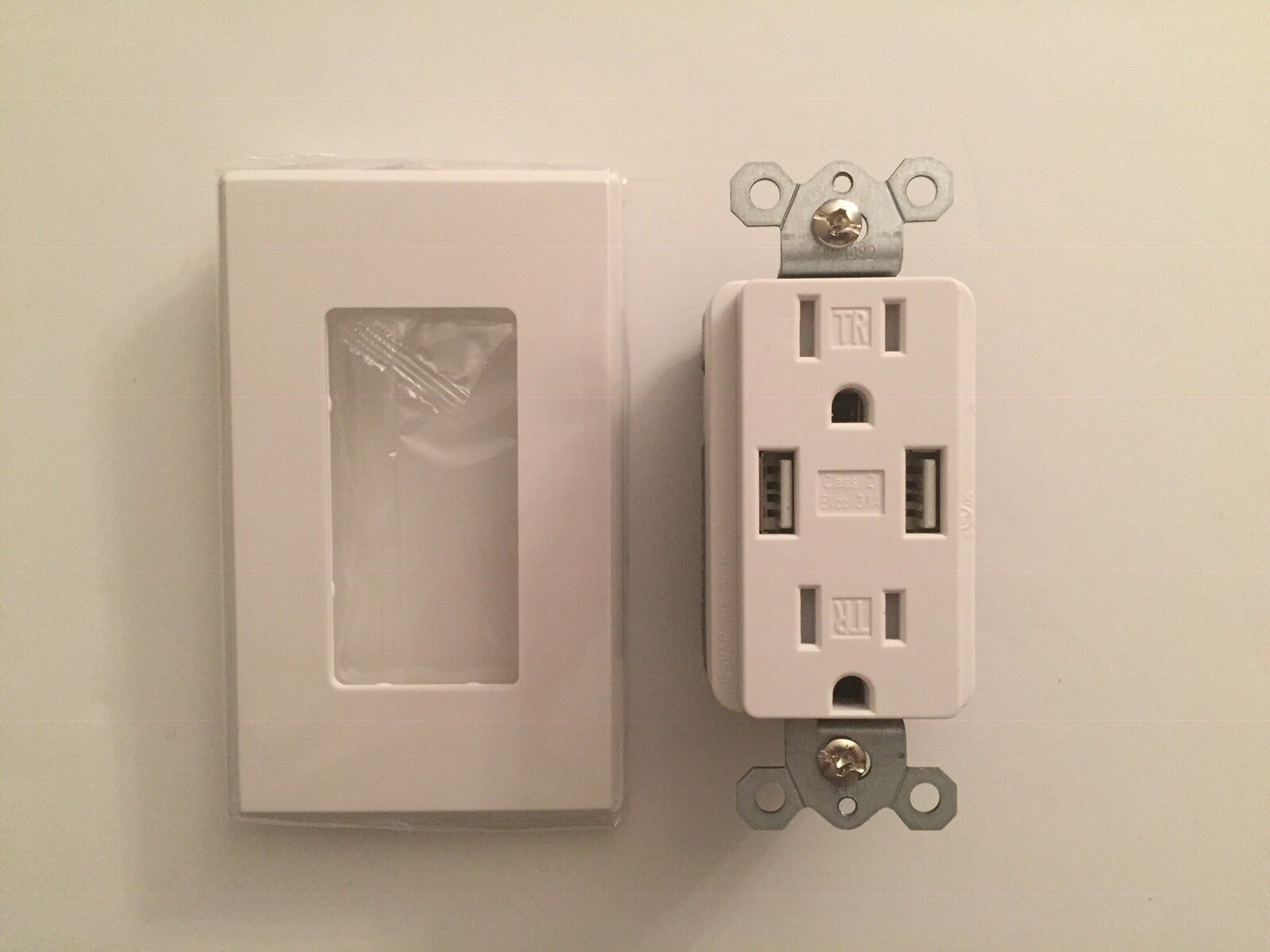 Micmi 3.1A Duplex USB Charger 15A Tamper Resistant Receptacle Wall Outlet – New
