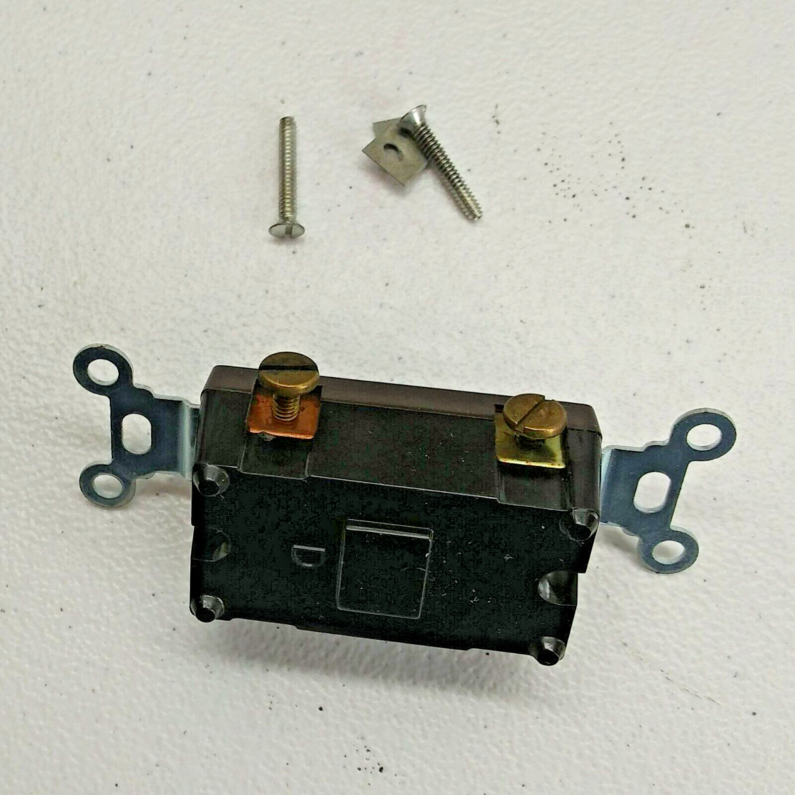 7 New Old Stock GE Double Pole Quiet Switch 15A-120-227V,AC BROWN GE5912-1