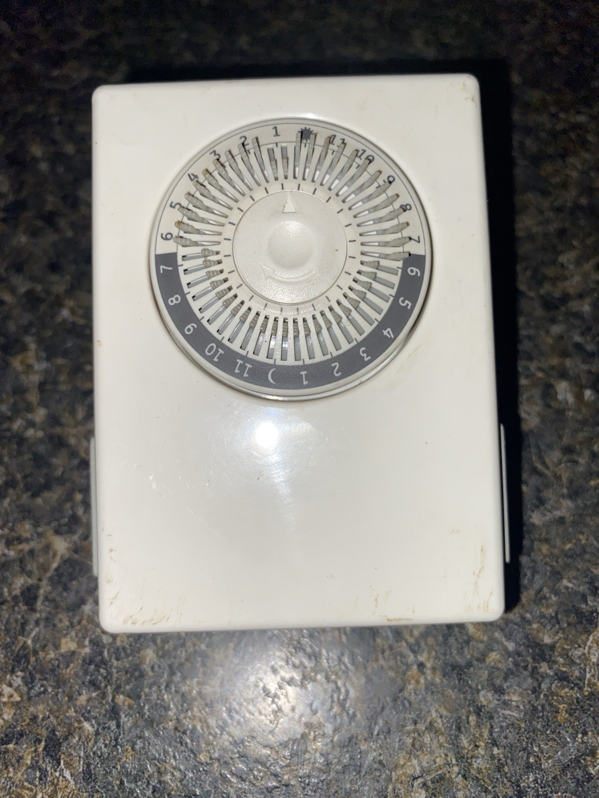 GE 15075 Plug-In Mechanical Timer 24Hr 125V AC 15A Analog Outlet Timer White