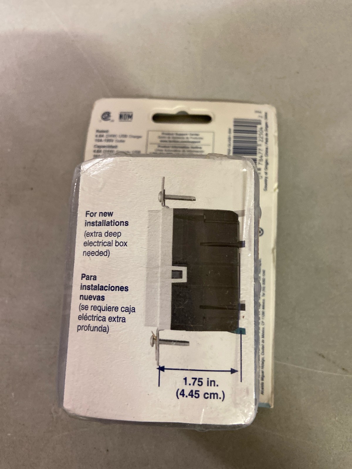 Leviton GUSB1-W 15A SmartlockPro GFCI USB Charger Outlet for Phones/Tablets, Whi