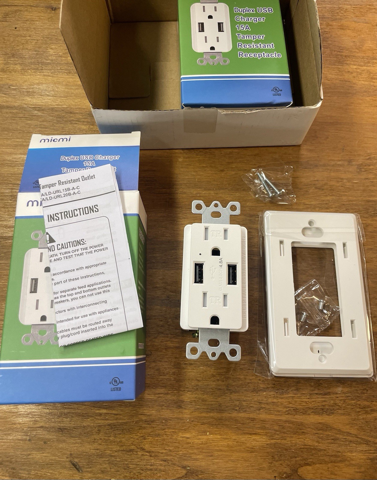 Outlet USB Fast Charger 4.2A Duplex Receptacle 15A Tamper Resistant UL Lot Of 2