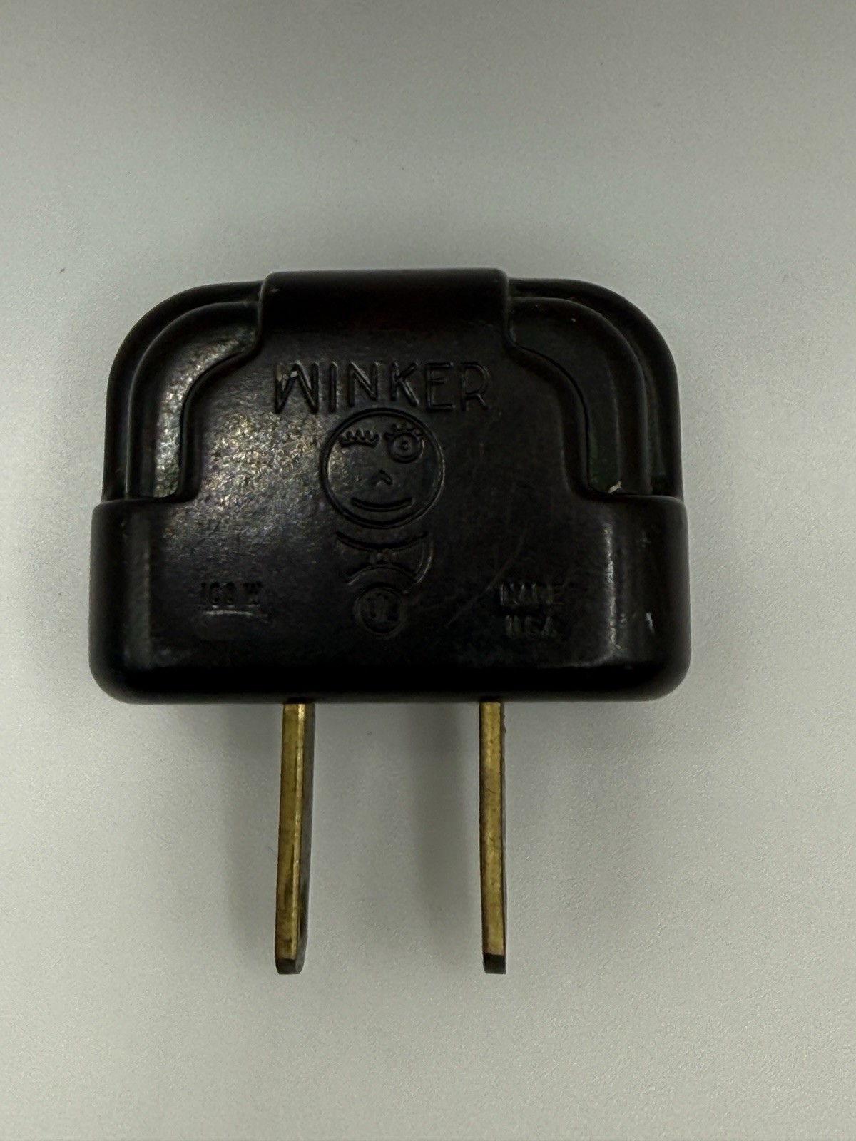 Winker A-001 3-Prong to 2-Prong Grounded Outlet Adapter, 125V 15A tested. Works