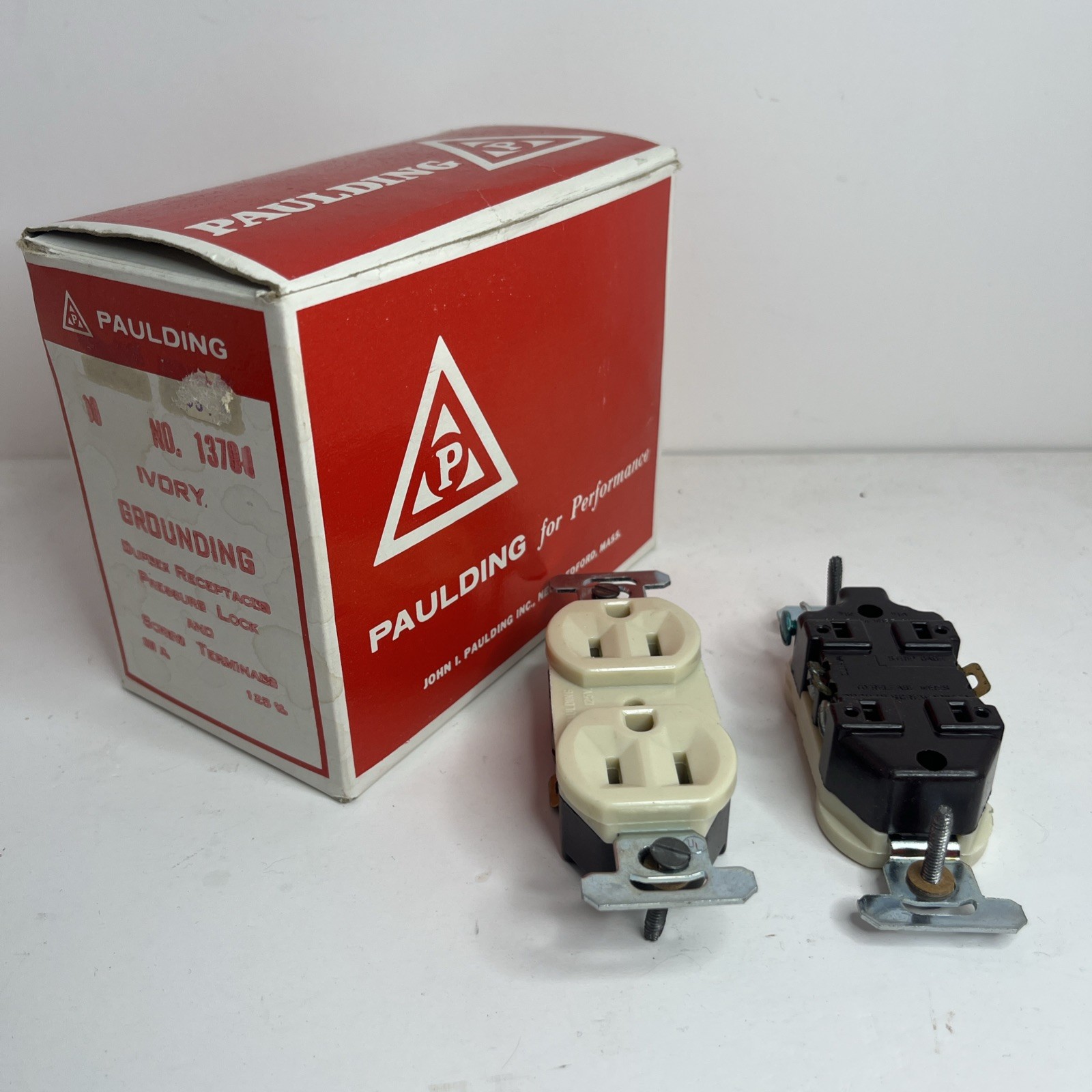 Vintage Paulding Ivory Grounding Duplex Receptacles Electrical Outlets 1370-1