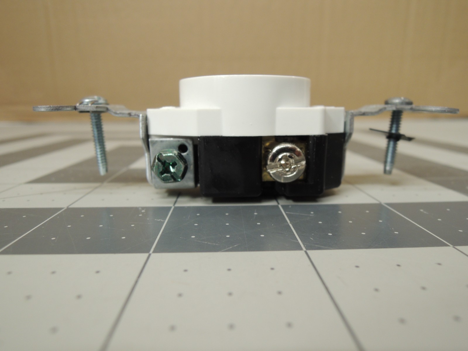 (4) Tamper-Resistant Construction Spec Grade Back & Side Wired Single Receptacle
