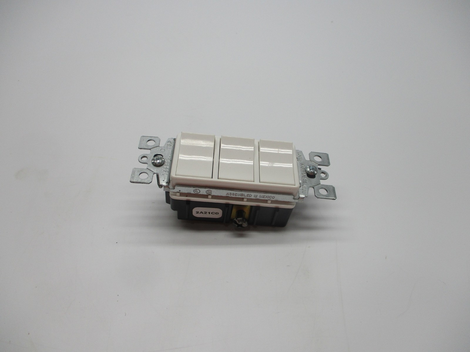 LEVITON 3RJW SWITCH 120VAC 15A NSMP