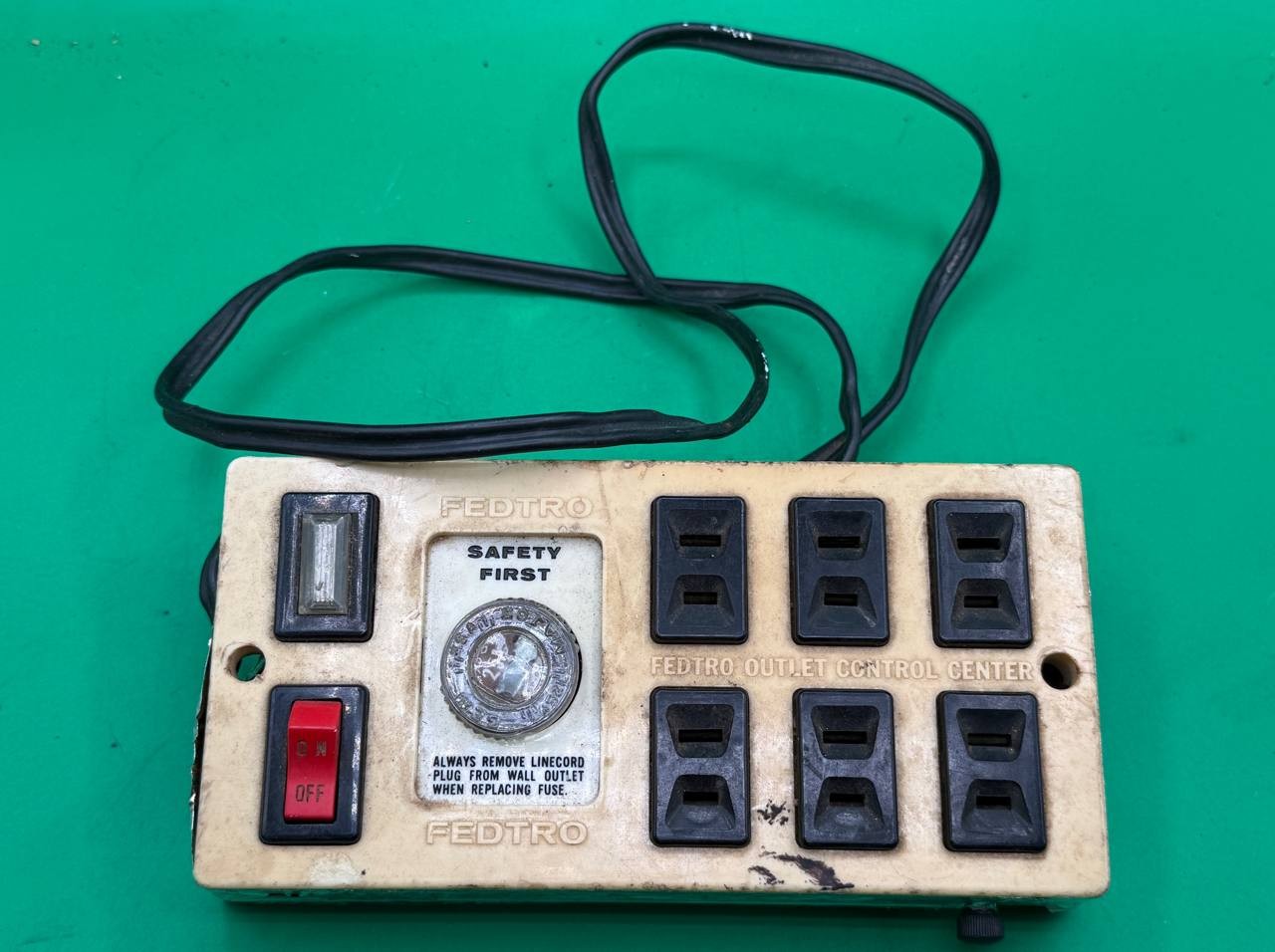 Vintage FEDTRO Outlet Control Center 6 Outlet Power Strip 120V 15A RE