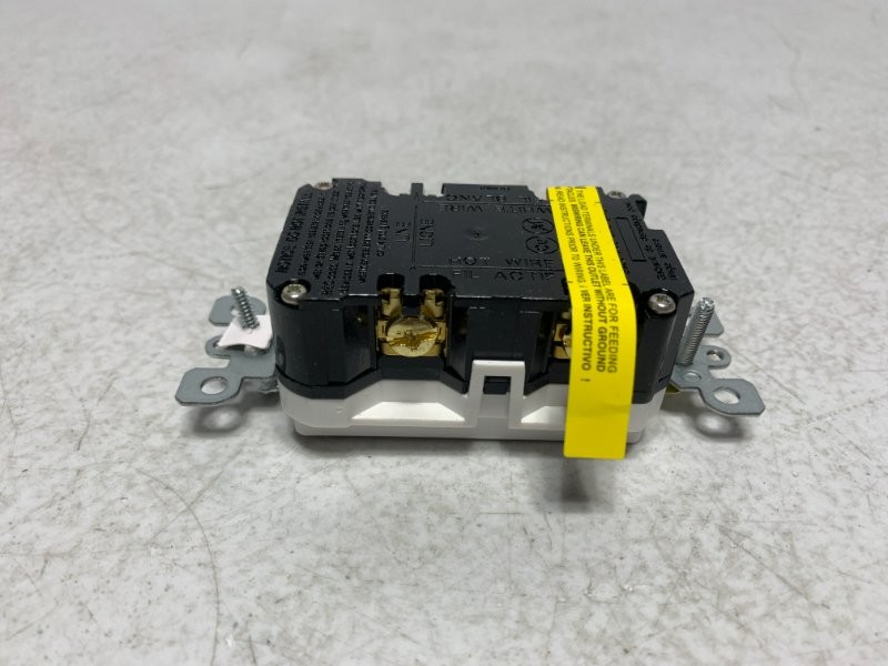 Leviton GFTR2-W GFCI Receptacle 20A 125V