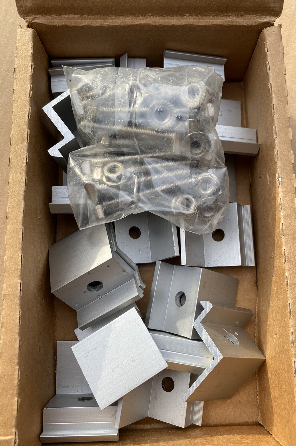 Box of 20 Unirac Solar Mount 302004C Solar Mount SM End Clamp D w/ Hardware