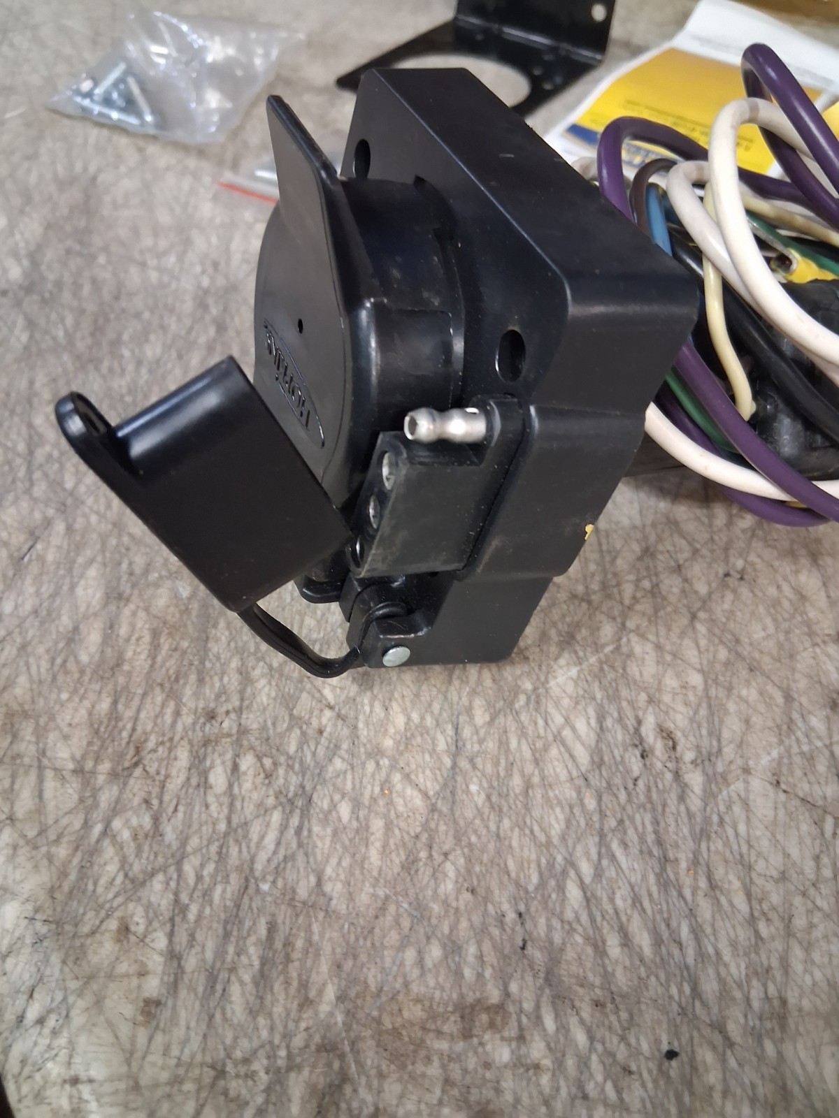 Hopkins 47185 Multi-Tow Corrosion Resistant 4 Flat to 7 Blade Trailer Adapter