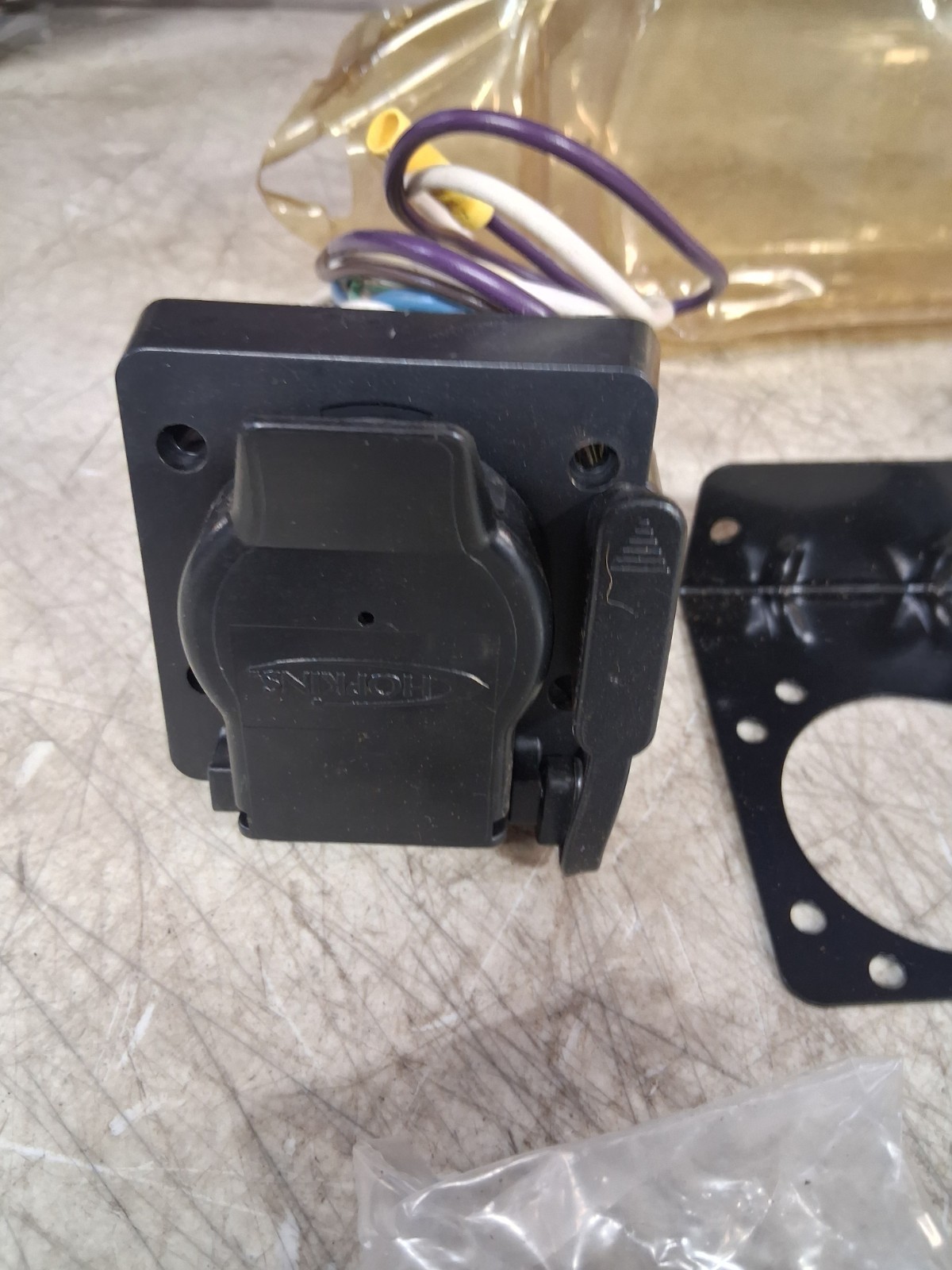 Hopkins 47185 Multi-Tow Corrosion Resistant 4 Flat to 7 Blade Trailer Adapter