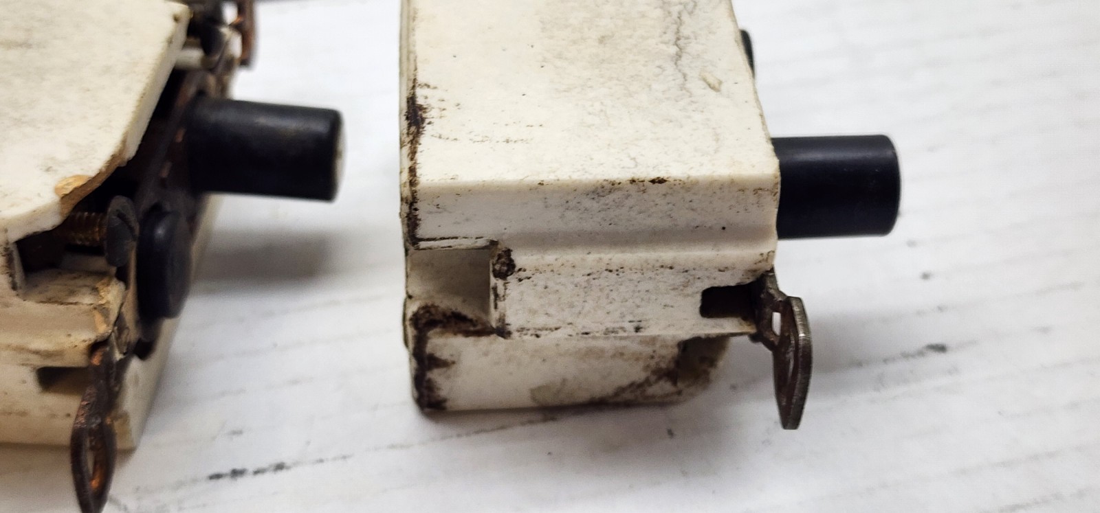 3 VINTAGE THE CUTTER COMPANY PUSH BUTTON LIGHT SWITCH GANG COVER ANTIQUE 1920’s