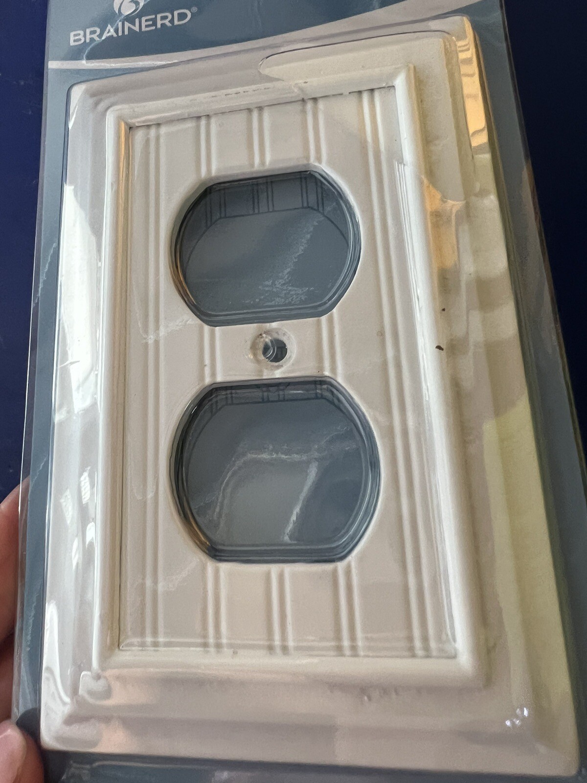Brainerd Architectural Single Outlet Wall Plate ~ Pure White 297656