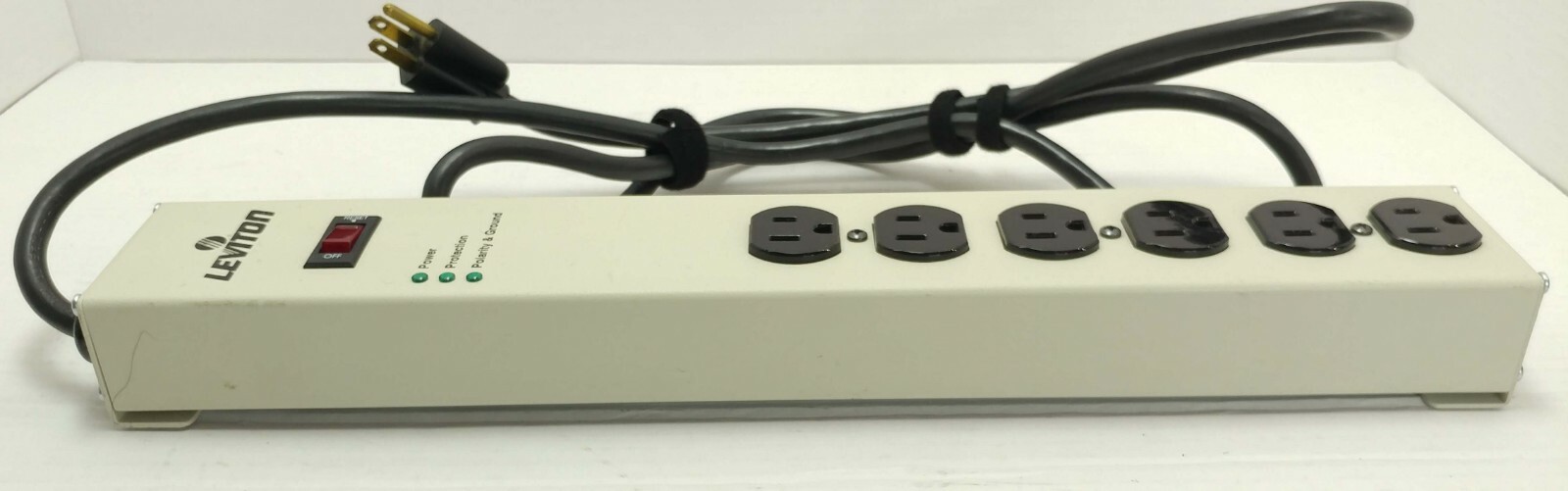 Leviton 5100-IPS 120/125V/Volts/vac 15A/Amp power strip heavy duty used