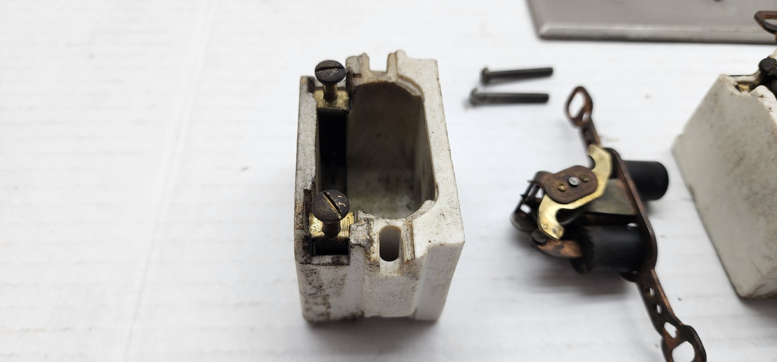 3 VINTAGE THE CUTTER COMPANY PUSH BUTTON LIGHT SWITCH GANG COVER ANTIQUE 1920’s