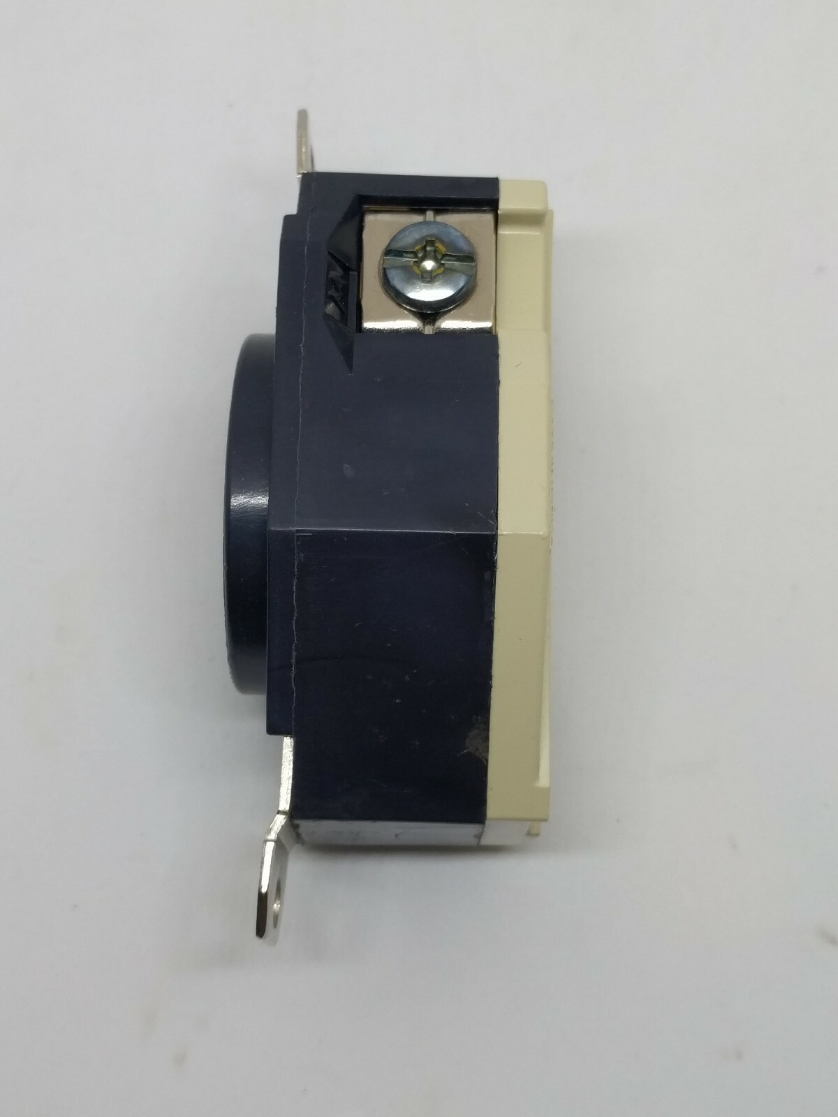 Leviton Black L5-30R Locking Receptacle Outlet 30A 125V Single Phase 2610