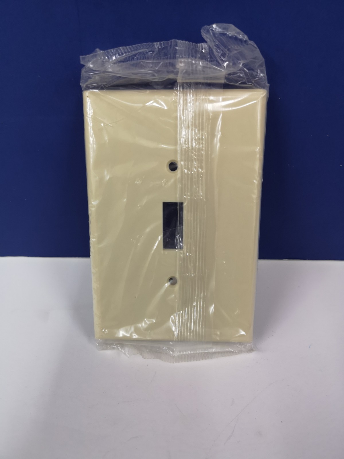 1-Gang OVERSIZE Toggle Switch IVORY WALL PLATE Leviton NEW 86101
