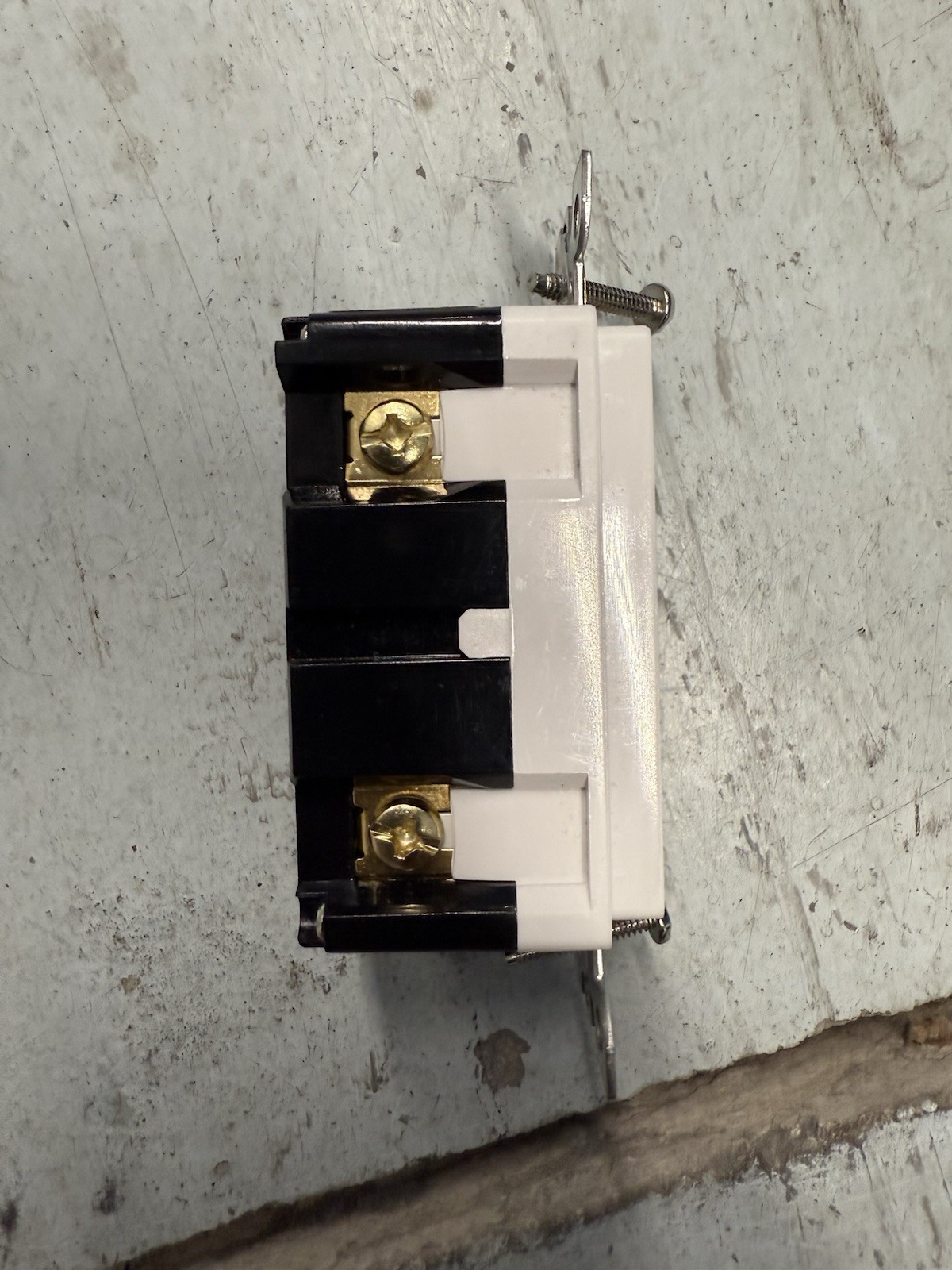 20 Amp GFCI Outlet Ground Fault Receptacle TR WR with Decorator Wall Plate White