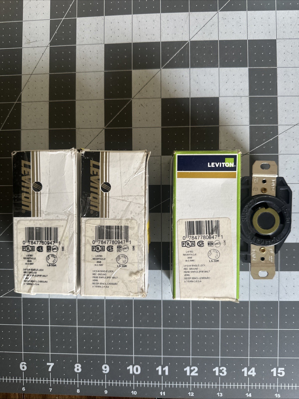 NOS 4-pack lot Leviton 2610 30A Black Flush Mounting Grounding Locking Outlet