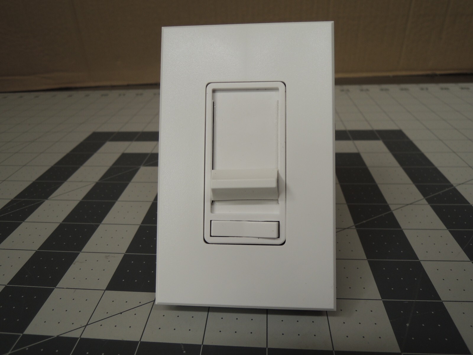 Leviton Renoir Dimmer Switch, 1000W, Slide Dimmer Narrow Fin, White, 81000-L