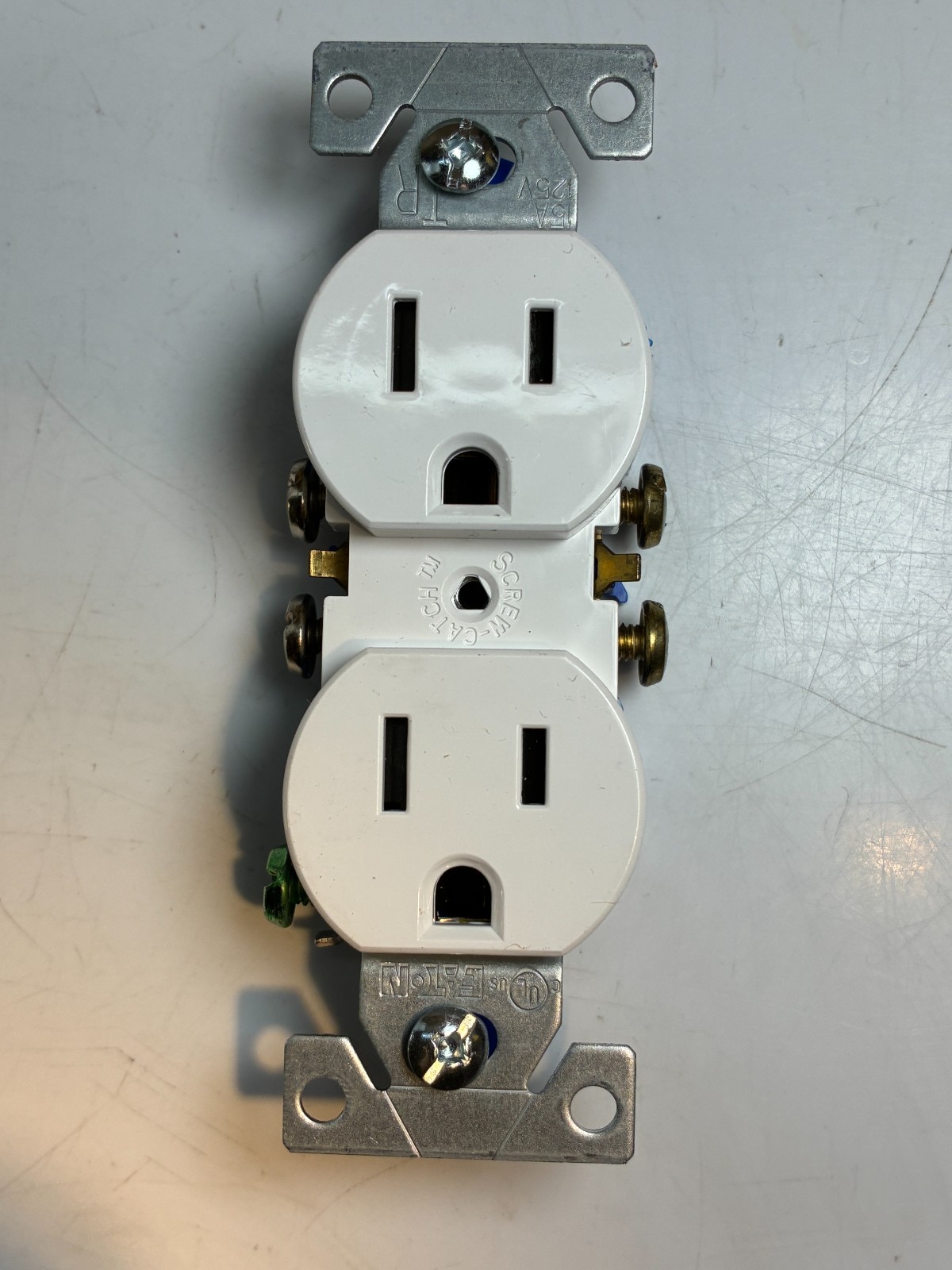 Tamper Resistant Duplex Receptacles White (10-PACK) 15-Amp 125V Eaton TR270W NIB