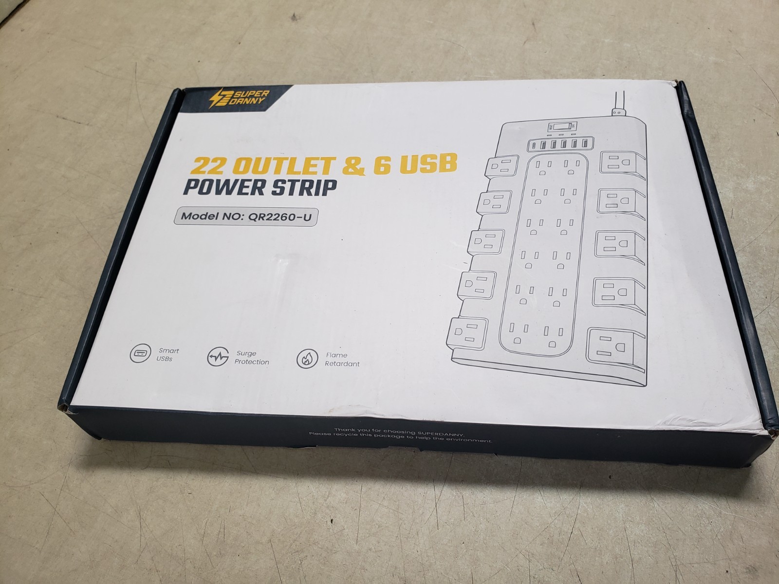 SUPER DANNY 22-Outlet Power Strip Surge Protector 2100J Flat Plug Black QR2260