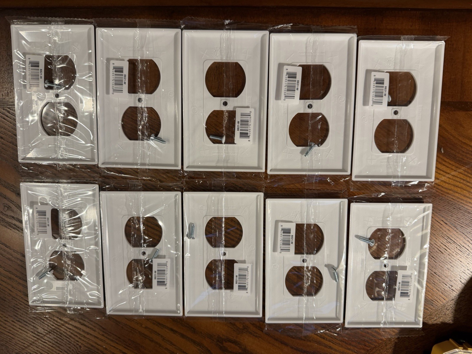 NEW Leviton 5320-WMP 10 Pack 15A Duplex Receptacle Outlet + 10 White Wall Plates