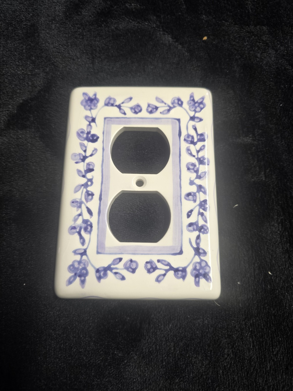 Pretty – AmerTac Purple & White Floral Duplex Outlet Cover Plate -Porcelain- New
