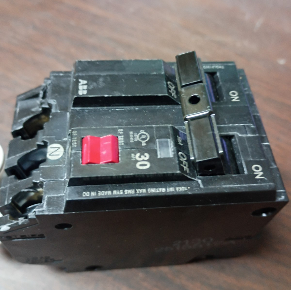 ABB THQL2130GFT CIRCUIT BREAKER GFCI 30 AMP 240V 2-POLE NEW NO BOX