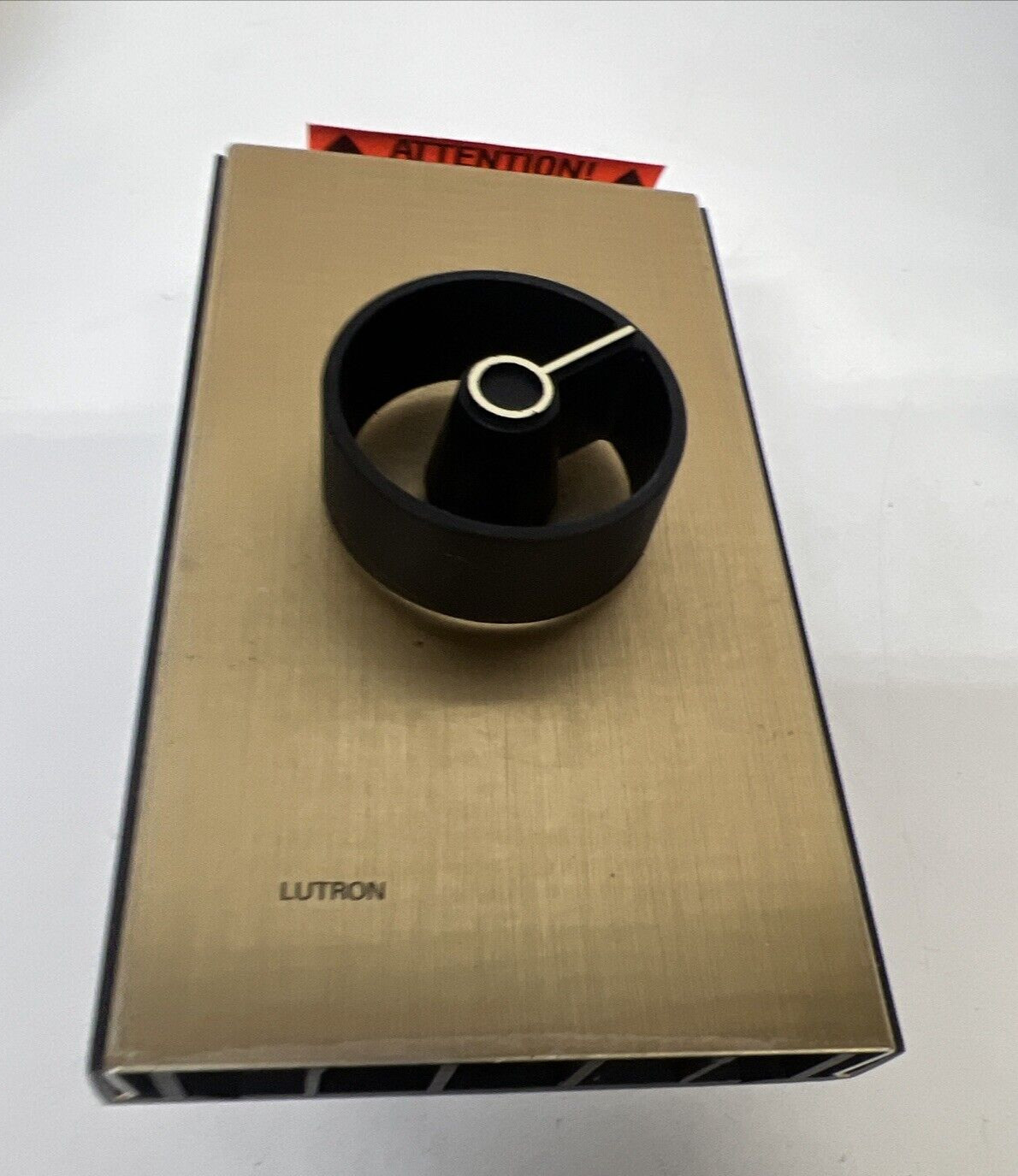 LUTRON T-600 600W, 600W, 120V, 60HZ INCANDESCENT DIMMER