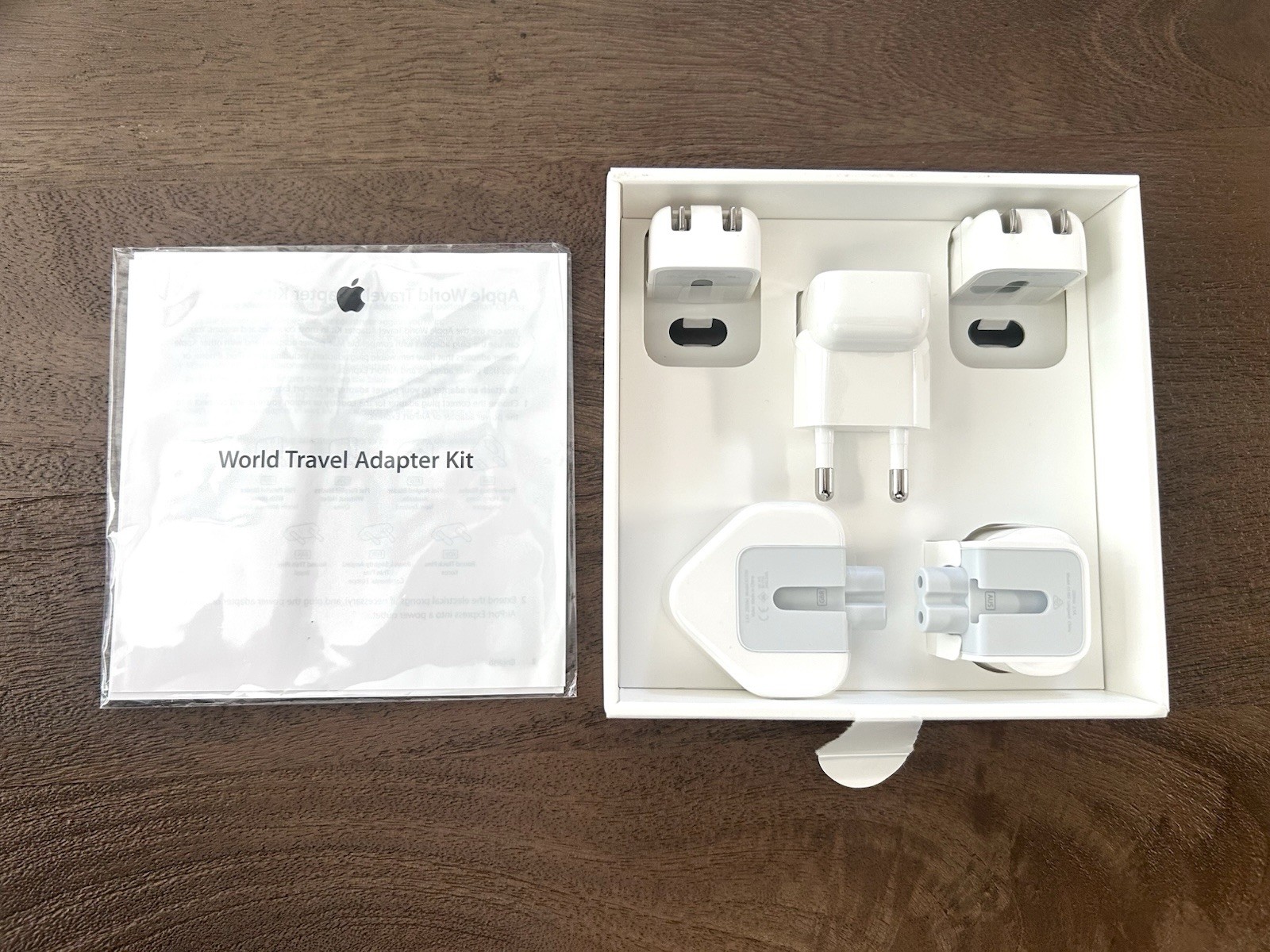 Apple World Travel Adapter Kit MD837AM/A White MISSING EUROPE / BRAZIL ADAPTERS