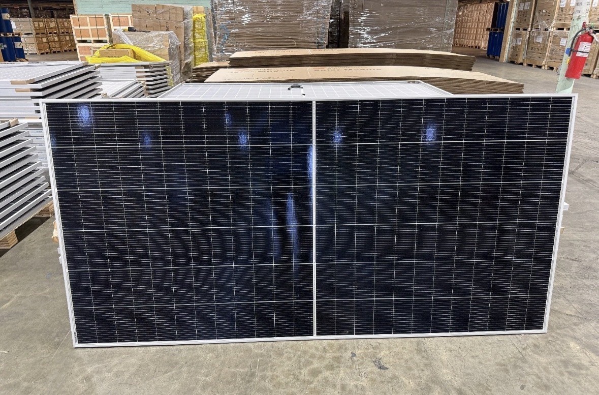New Solar Panel Znshine 585W Bifacial 144 Cell NO DAMAGE 100%