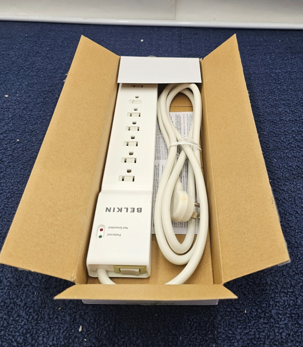BELKIN BE107000-07-CM 7.0 Feet 7 Outlet 2160 Joules Surge Protector White