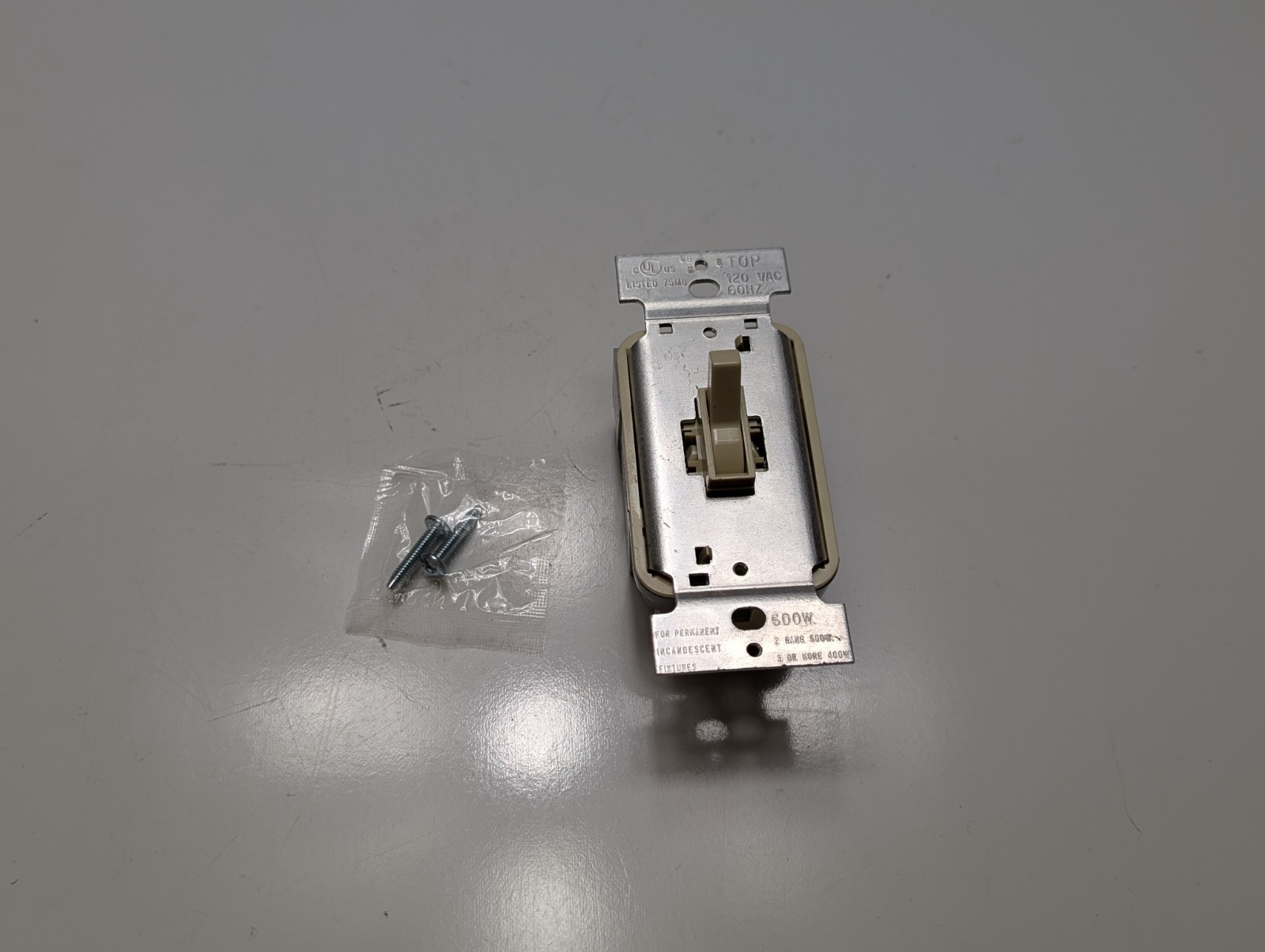 PASS & SEYMOUR T603-I Toggle Switch 600W 3W IVORY