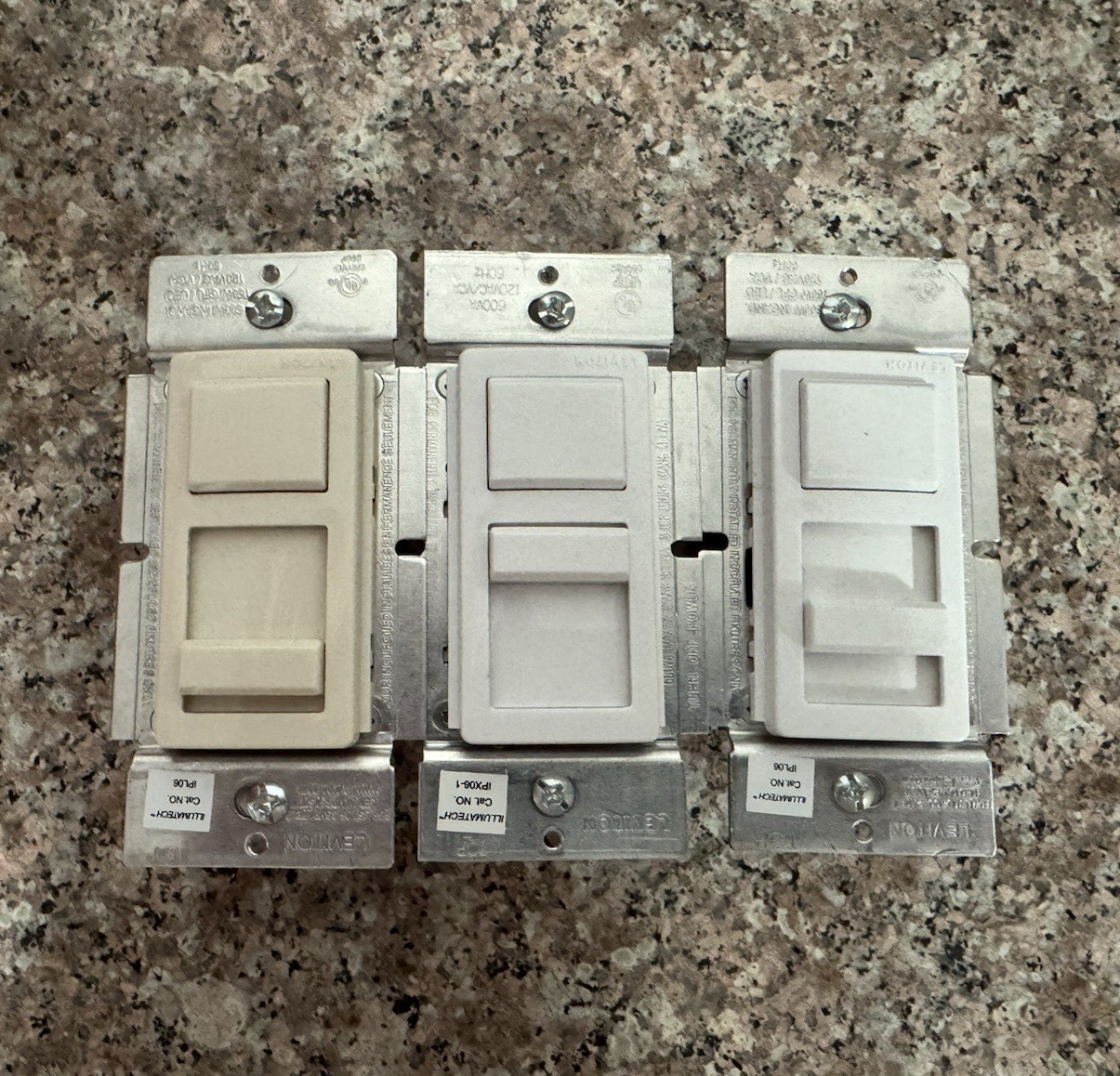 Leviton IllumaTech Slide Dimmer Wall Switch White 120V SPST 5A Matte
