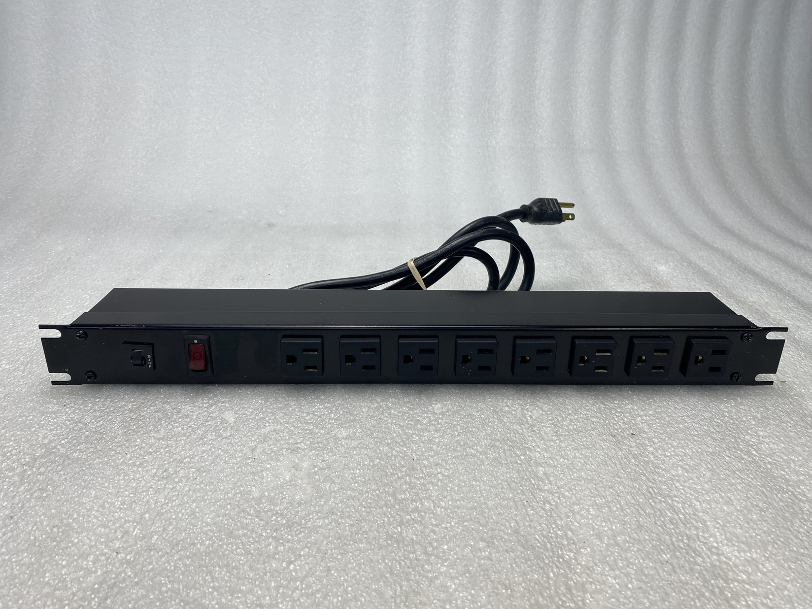 HAMMOND MFG 1582H8A1BK 8-Outlet Strip Rack Mount Surge Protection