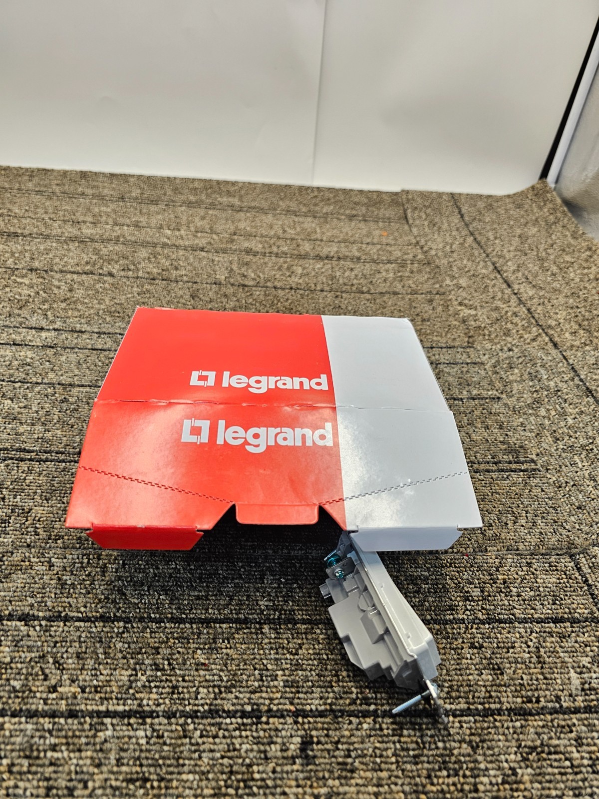 (QTY 20) Legrand Switch 120/277VAC White 1 Pole TM870W Push & Back Wire