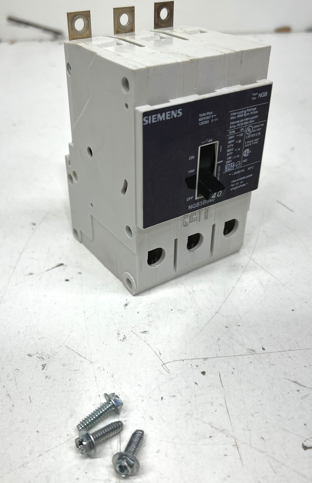 Siemens NGB3B040 40 AMP 3 Pole Molded Case Circuit Breaker (Bolt On) *READ