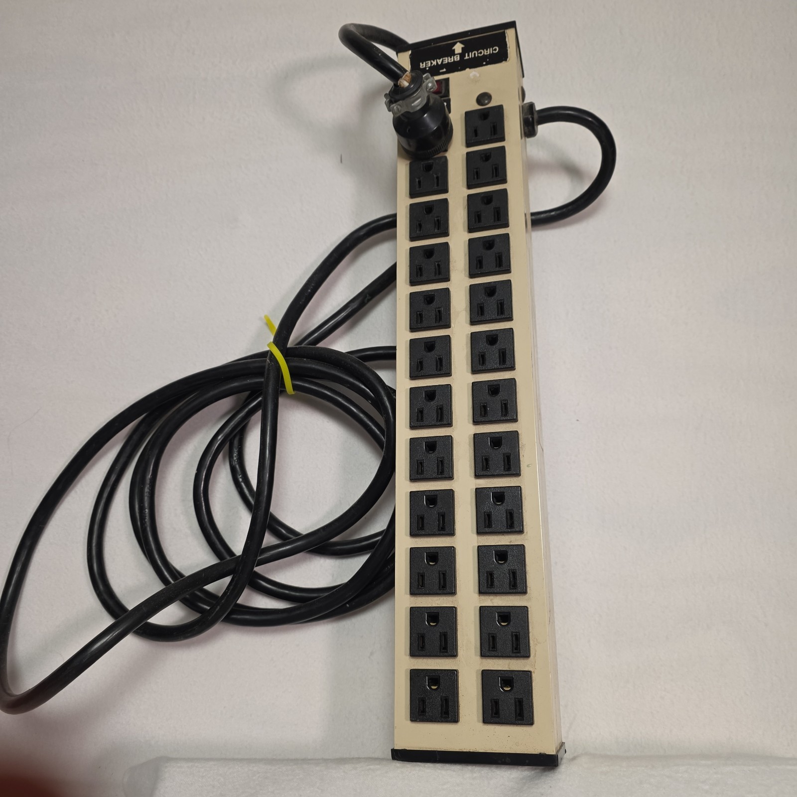 Brooks Surge Protector 24 Plug Power Strip 20 AMP, 125VOLTS, 2500WATTS, F-10005