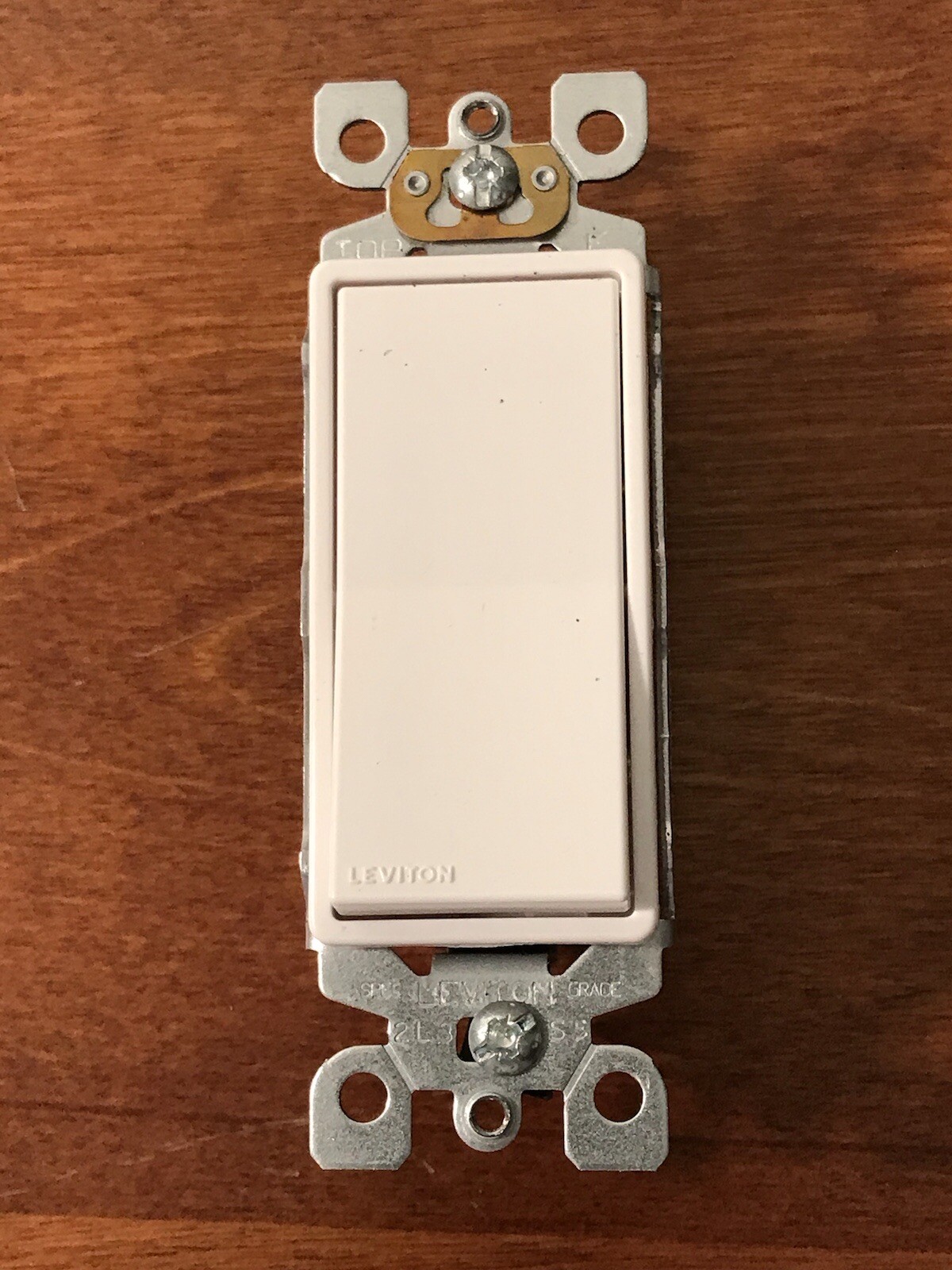 Lot of 5 Leviton Decora Switches 5601-2WM White 15A-120 / 277V New Rocker USA