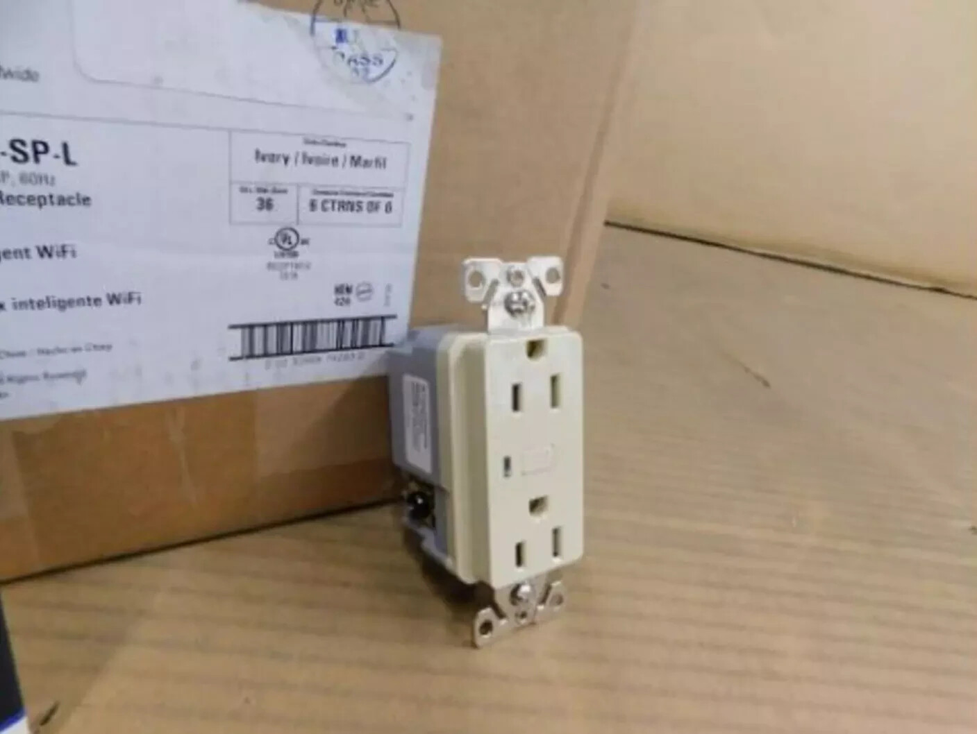 36 Eaton WFTRCR15-V-SP-L Wi-Fi Smart Duplex Receptacle Ivory15A 125V New Sealed