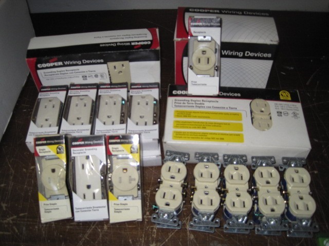 NEW 15 Amp 125 V Duplex Outlet/Receptacle, Assorted 52 Count