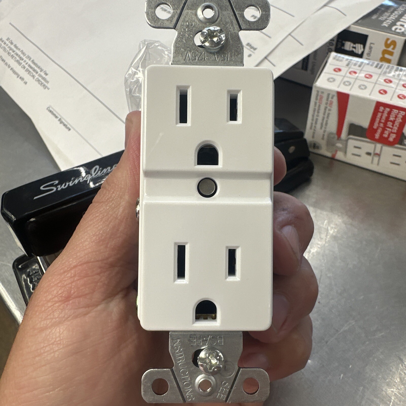 decora 15 amp 125 volt receptacle thermal cut off technology high heat outlet