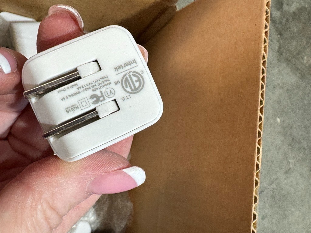 USB Power Adaptor with (2) USB Outlets (Lot of 75 pcs)
